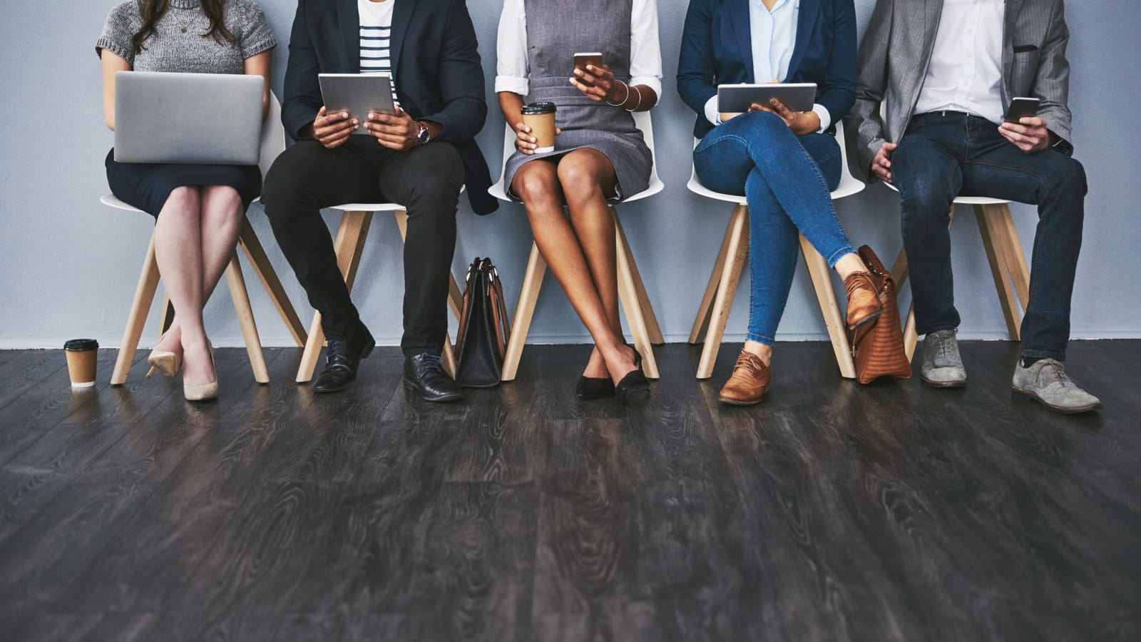Les secteurs qui recrutent des seniors actifs en 2025