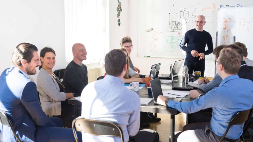 Découvrez comment l'externalisation de la gestion des formations avec Tutos'Me Pro peut non seulement optimiser vos ressources mais aussi avoir un impact humain positif sur votre entreprise. Apprenez à formez mieux et formez humain !