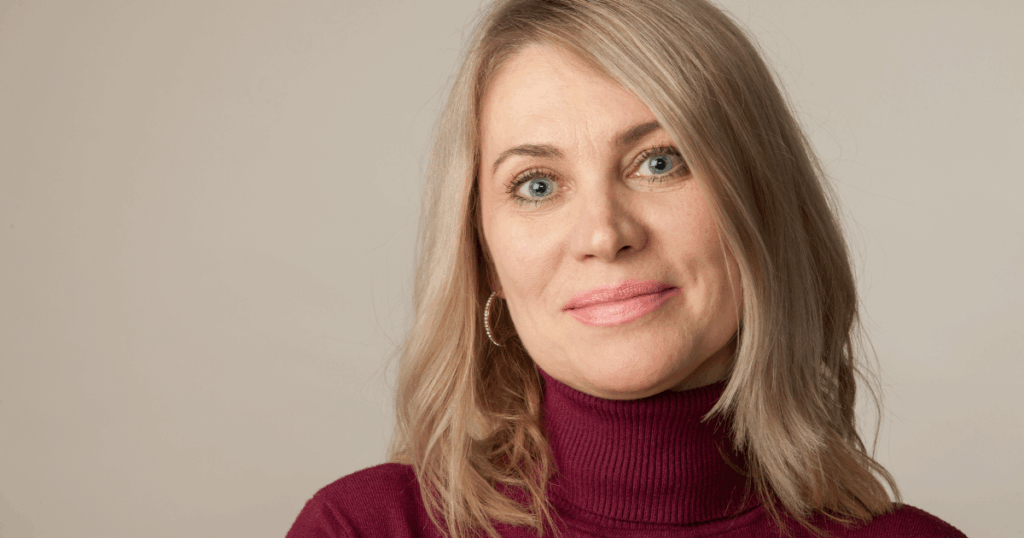 Comment devenir formateur après 50 ans ? Le guide complet pour se reconvertir et transmettre son expertise